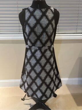 Elegant Black and Gray Patterned Dress
